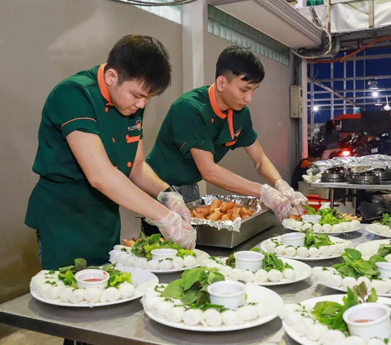 Tiệc trọn gói tận nơi FLYFOOD